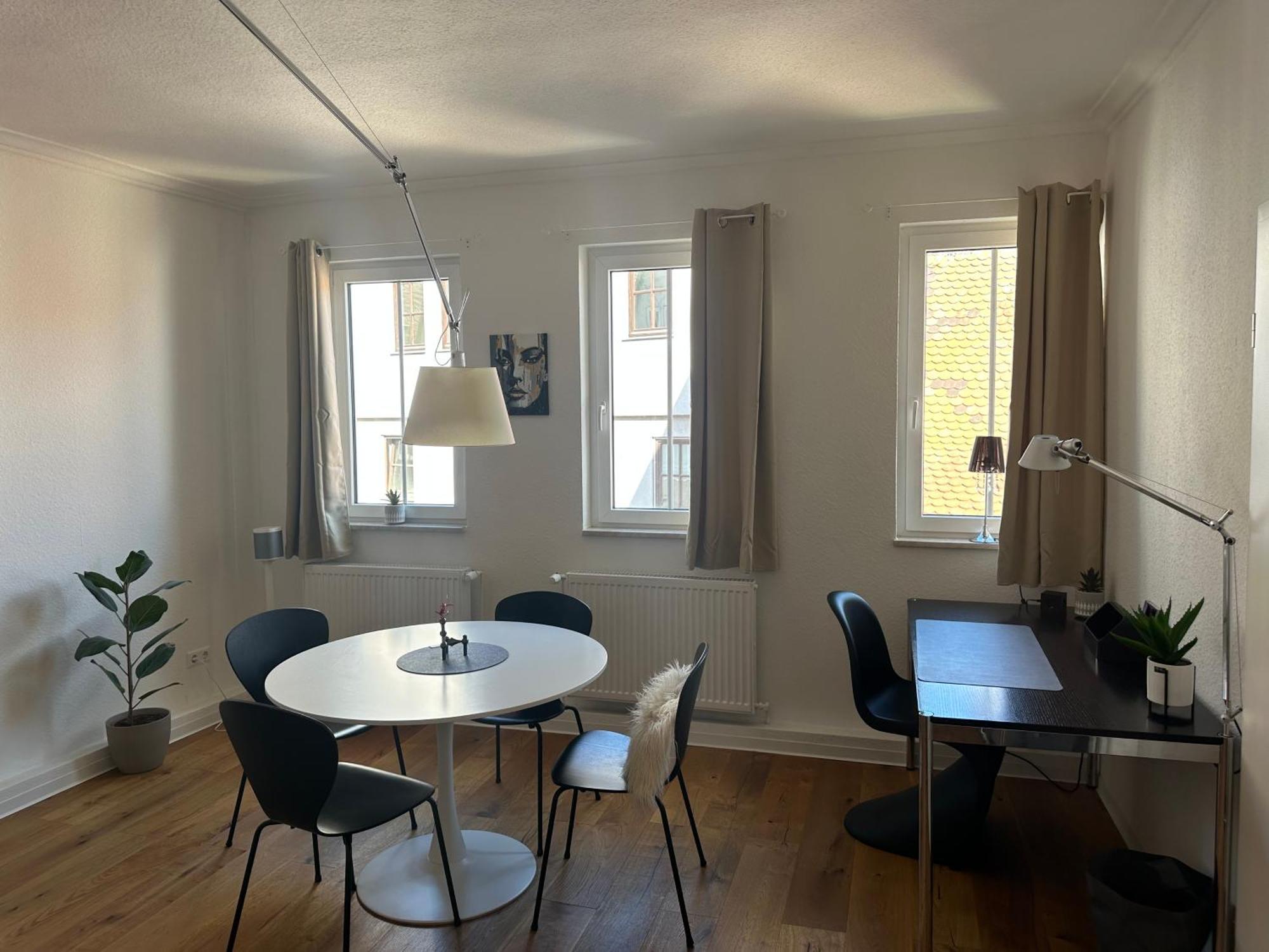 Stylisches Apartment Mit Grossem Tageslichbad Am Marktplatz Leonberg Exterior photo